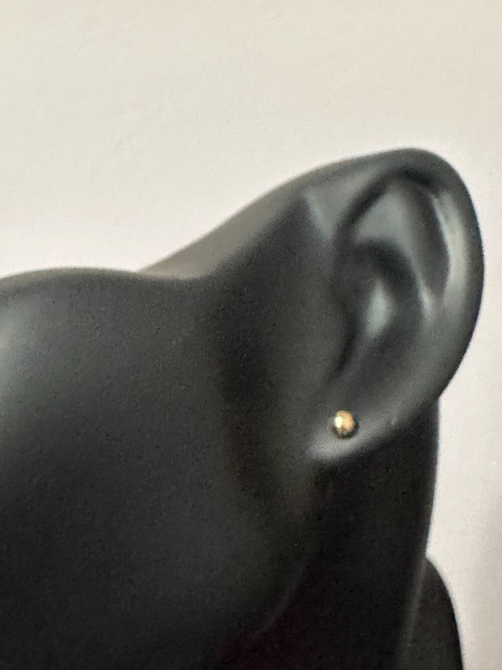 18K Yellow Gold Earrings Stud Ball Very Tiny Very Lightweight 0.81 grams - Picture 14 of 15
